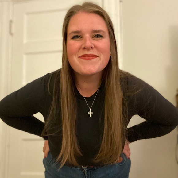 Meet your Posher, Delaina - Picture 2 of 2